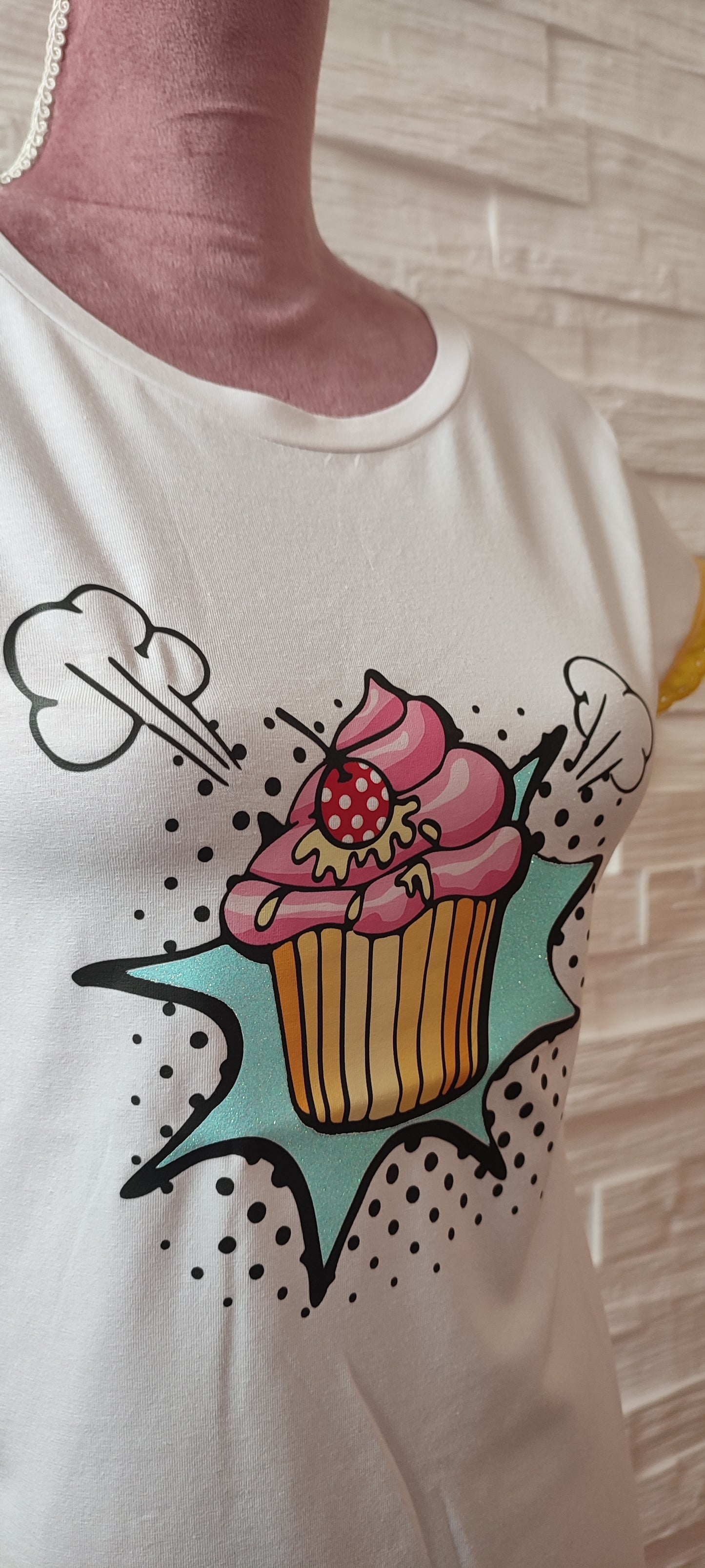 T shirt capcake